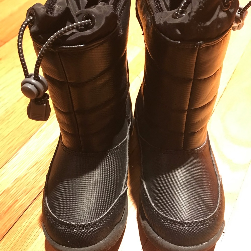 Like new!  Lands End, insulated snow boots.
